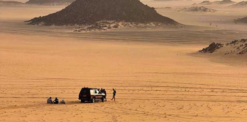 Copie de Copie de Yellow And Blue India Travel Promo Facebook Post_20260616_160324_0000 (2)